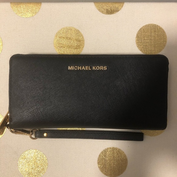 Michael Kors Handbags - Michael Kors Wristlet/Wallet